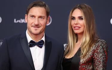 Former Italian football player Francesco Totti and his wife Italian TV host and model Ilary Blasi arrive for the 2018 Laureus World Sports Awards ceremony at the Sporting Monte-Carlo complex in Monaco on February 27, 2018. / AFP PHOTO / VALERY HACHE        (Photo credit should read VALERY HACHE/AFP via Getty Images)
