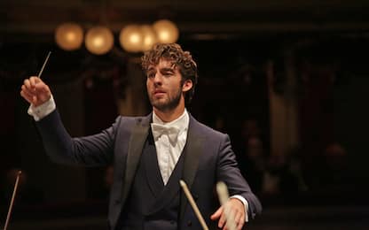 Scala, Lorenzo Viotti sul podio per la stagione sinfonica. VIDEO