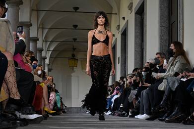 Milano fashion week, in passerella l’Etro Remix. VIDEO