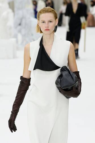 MILAN, ITALY - FEBRUARY 26: A model walks the runway at the Jil Sander fashion show during the Milan Fashion Week Fall/Winter 2022/2023 on February 26, 2022 in Milan, Italy. (Photo by Pietro S. D'Aprano/Getty Images)