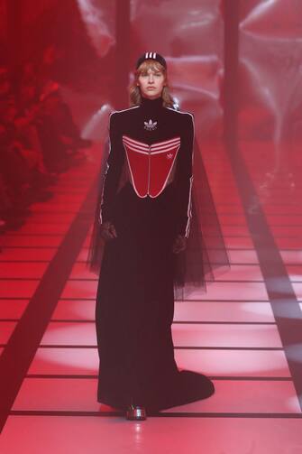 A model walks the runway at the Gucci fashion show during the Milan Fashion Week Fall/Winter 2022/2023 on February 25, 2022 in Milan, Italy.(Photo by Estrop/Getty Images)