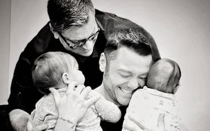 Tiziano Ferro è diventato papà: la prima foto con Margherita e Andres