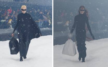 Balenciaga dedica la sfilata 2022 all'Ucraina al Paris Fashion Show