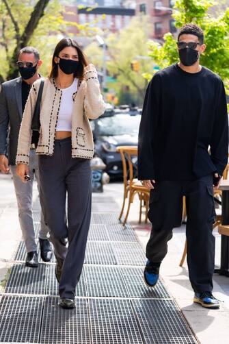 NEW YORK, NEW YORK - APRIL 24: Kendall Jenner (L) and Devin Booker are seen in SoHo on April 24, 2021 in New York City. (Photo by Gotham/GC Images)