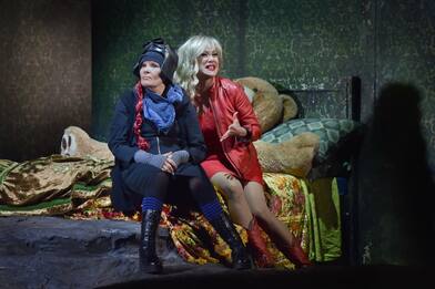 Nancy Brilli e Chiara Noschese insieme nella pièce teatrale “Manola”