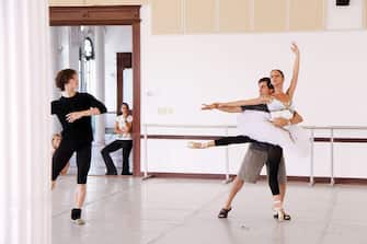 HAVANA, CUBA - JULY 15: Ballet teacher Sergei Polunin teaches Alexander Agadzhanov of the Royal Ballet and invited Cuban dancer Arrencibia during rehearsal on July 15, 2009, in Havana, Cuba. With its first visit to Cuba, the Royal Ballet of London also marks the first visit by an international dance company to the communist island in over 30 years. Performing five times between July 14-18, 2009 at the Gran Teatro and Karl Marx theatre, the company, who brought 96 dancers to Havana, performed both classical and avant-garde productions like "Chroma", some of which the likes have never been seen on a Cuban stage. The company also made a tribute to Alicia Alonso and include dancers from the Cuban National Ballet. The week's final performance was Kenneth Macmillan's dramatic rendition of "Manon." Thousands of those who could not get tickets were able to follow the performances projected live on gigantic TV screens from the steps of Havana's El Capitolio.  (Photo by Sven Creutzmann/Getty Images)