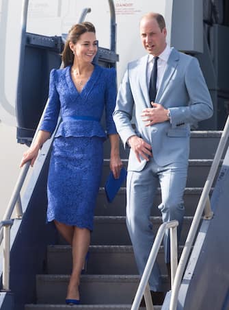 BELIZE CITY, BELIZE - MARCH 19:  Catherine, Duchess of Cambridge and Prince William, Duke of Cambridge arrive at Philip S. W Goldson International Airport to start their Royal Tour of the Caribbean on March 19, 2022 in Belize City, Belize.  (Photo by Samir Hussein/WireImage)