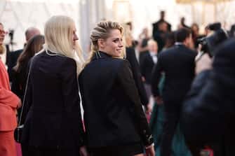 HOLLYWOOD, CALIFORNIA - MARCH 27: (L-R) Dylan Meyer and Kristen Stewart attend the 94th Annual Academy Awards at Hollywood and Highland on March 27, 2022 in Hollywood, California. (Photo by Emma McIntyre/Getty Images)
