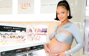 LOS ANGELES, CALIFORNIA - MARCH 12: Rihanna celebrates the launch of Fenty Beauty at ULTA Beauty on March 12, 2022 in Los Angeles, California. (Photo by Kevin Mazur/Getty Images for Fenty Beauty by Rihanna)
