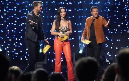Katy Perry, piccolo incidente sexy sul palco di American Idol