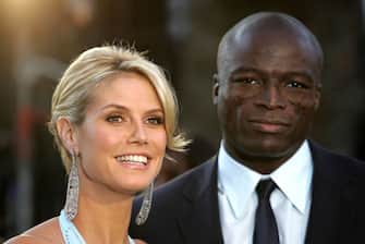 WEST HOLLYWOOD, CA - MARCH 05:  Model Heidi Klum and singer Seal arrive at the Vanity Fair Oscar Party at Mortons on March 5, 2006 in West Hollywood, California.  (Photo by Mark Mainz/Getty Images)