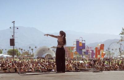 Coachella 2022, le foto più belle del primo giorno di Festival 
