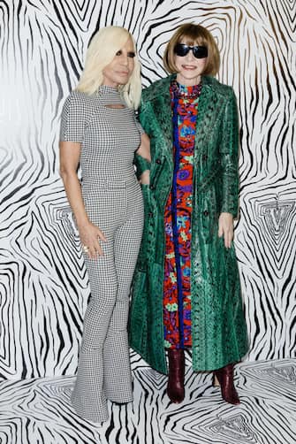 MILAN, ITALY - FEBRUARY 21: (L-R) Donatella Versace and Anna Wintour are seen backstage at the Versace fashion show on February 21, 2020 in Milan, Italy. (Photo by Rosdiana Ciaravolo/Getty Images)