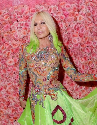 NEW YORK, NEW YORK - MAY 06: Donatella Versace attends The 2019 Met Gala Celebrating Camp: Notes on Fashion at Metropolitan Museum of Art on May 06, 2019 in New York City. (Photo by Kevin Tachman/MG19/Getty Images for The Met Museum/Vogue)