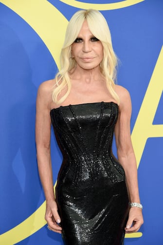 NEW YORK, NY - JUNE 04: Donatella Versace attends the 2018 CFDA Fashion Awards at Brooklyn Museum on June 4, 2018 in New York City.  (Photo by Dimitrios Kambouris / Getty Images)