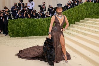 NEW YORK, NEW YORK - SEPTEMBER 13: Jennifer Lopez attends The 2021 Met Gala Celebrating In America: A Lexicon Of Fashion at Metropolitan Museum of Art on September 13, 2021 in New York City. (Photo by Theo Wargo/Getty Images)