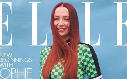Sophie Turner incinta mostra il pancione sulla copertina di Elle UK