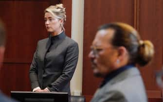 epa09951242 Actress Amber Heard and Actor Johnny Depp watch as the jury leave the courtroom for a lunch break at the Fairfax County Circuit Courthouse in Fairfax, Virginia, USA, 16 May 2022. Johnny Depp's 50 million US dollar defamation lawsuit against Amber Heard that started on 10 April is expected to last five or six weeks.  EPA/Steve Helber / POOL