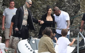 Kourtney Kardashian and Travis Barker in Portofino: the dive from the yacht after the wedding PHOTO