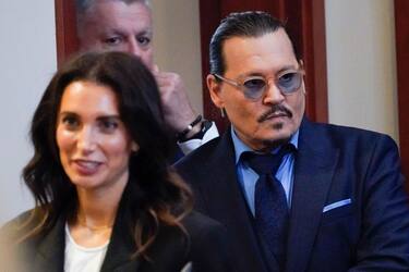 Actor Johnny Depp arrives for closing arguments in the Depp v. Heard trial at the Fairfax County Circuit Courthouse in Fairfax, Virginia, on May 27, 2022. - Actor Johnny Depp is suing ex-wife Amber Heard for libel after she wrote an op-ed piece in The Washington Post in 2018 referring to herself as a public figure representing domestic abuse. (Photo by Steve Helber / POOL / AFP) (Photo by STEVE HELBER/POOL/AFP via Getty Images)