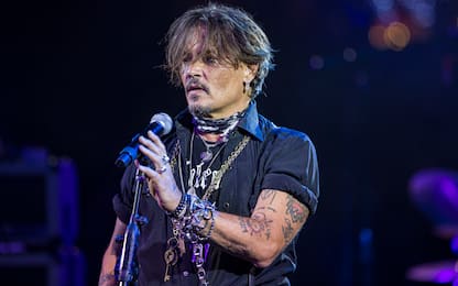 Johnny Depp a sorpresa sul palco del concerto di Jeff Beck in UK