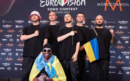 La Kalush Orchestra vende il trofeo dell'Eurovision per l'Ucraina