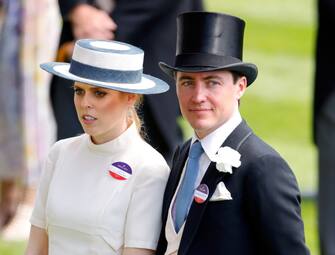 ASCOT, UNITED KINGDOM - JUNE 15: (EMBARGOED FOR PUBLICATION IN UK NEWSPAPERS UNTIL 24 HOURS AFTER CREATE DATE AND TIME) Princess Beatrice and Edoardo Mapelli Mozzi attend day 2 of Royal Ascot at Ascot Racecourse on June 15, 2022 in Ascot, England.  (Photo by Max Mumby / Indigo / Getty Images)