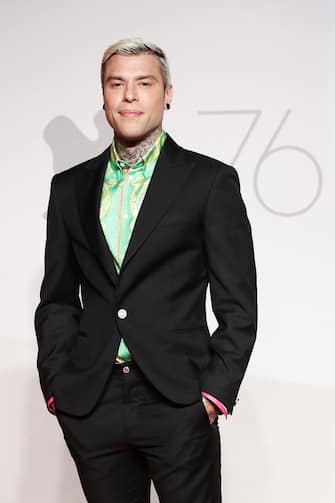 VENICE, ITALY - SEPTEMBER 04: Fedez walks the red carpet ahead of the "Chiara Ferragni - Unposted" screening during the 76th Venice Film Festival at Sala Giardino on September 04, 2019 in Venice, Italy. (Photo by Vittorio Zunino Celotto/Getty Images)