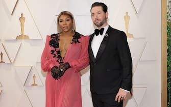 HOLLYWOOD, CALIFORNIA - MARCH 27: (L-R) Serena Williams and Alexis Ohanian attend the 94th Annual Academy Awards at Hollywood and Highland on March 27, 2022 in Hollywood, California. (Photo by Mike Coppola/Getty Images)