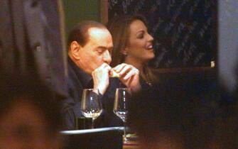 epa03512510 (FILE) MA file photo dated 09 December 2012 showing Italian former prime minister Silvio Berlusconi (L) dining at a restaurant with Francesca Pascale (R), after a Pdl (People of Freedom) party meeting in Milan, Italy, 09 December 2012 Italian media report Berlusconi announced his engagement to Pascale on 17 December 2012. EPA / STEFANO PORTA BEST QUALITY AVAILABLE