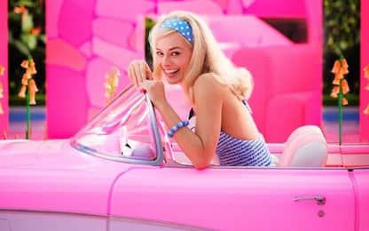 Margot Robbie festeggia il compleanno con una torta a tema Barbie