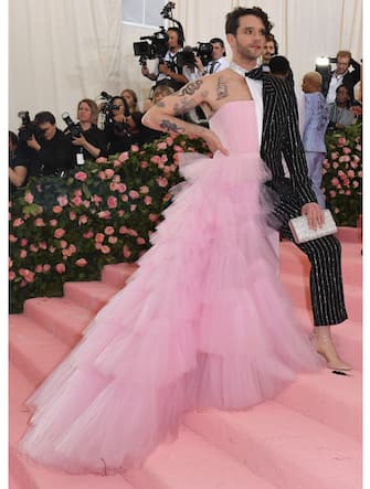 TOPSHOT - Michael Urie arrives for the 2019 Met Gala at the Metropolitan Museum of Art on May 6, 2019, in New York. - The Gala raises money for the Metropolitan Museum of Arts Costume Institute. The Gala's 2019 theme is Camp: Notes on Fashion" inspired by Susan Sontag's 1964 essay "Notes on Camp". (Photo by ANGELA WEISS / AFP)        (Photo credit should read ANGELA WEISS/AFP via Getty Images)
