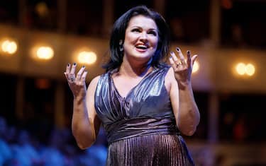 epa09463778 (FILE) - Russian-Austrian soprano Anna Netrebko perform during a dress rehearsal for the traditional 63rd Vienna Opera Ball, at the Vienna State Opera in Vienna, Austria, 27 February 2019 (reissued 12 September 2021). Anna Netrebko turns 50 on 18 September 2021.  EPA/FLORIAN WIESER *** Local Caption *** 55018561