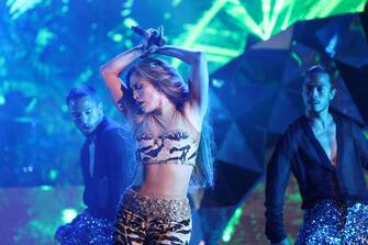 CAPRI, ITALY - JULY 30:  Jennifer Lopez performs on stage during the LuisaViaRoma for Unicef event at La Certosa di San Giacomo on July 30th in Capri, Italy. (Photo by Daniele Venturelli/Daniele Venturelli/Getty Images for Luisaviaroma )