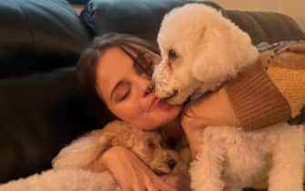 Selena Gomez con i suoi due cani