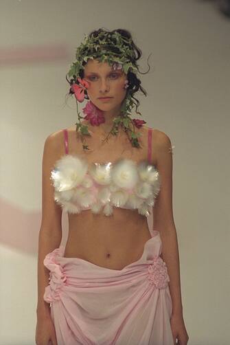 583237058 Présentation de la bucolique collection 2002. (Photo by THIERRY ORBAN/Sygma via Getty Images)