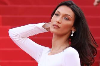 CANNES, FRANCE - MAY 26: Bella Hadid attends the screening of "Broker (Les Bonnes Etoiles)" during the 75th annual Cannes film festival at Palais des Festivals on May 26, 2022 in Cannes, France. (Photo by Vittorio Zunino Celotto/Getty Images)