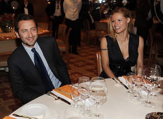 MILAN, ITALY - MARCH 26: Michelle Hunziker and boyfriend Luigi De Laurentis attend the 2008 E 'Giornalismo award on March 26, 2009 in Milan, Italy.  Attilio Bolzoni, of 'la Repubblica' newspaper, won this years award.  The award was created by Indro Montanelli, Enzio Biagi and Giorgio Bocca, the most important signatures of Italian journalism.  (Photo by Luca Ghidoni / Getty Images)