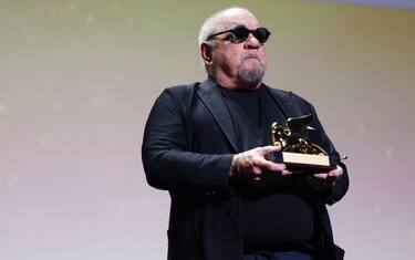 VENICE, ITALY - SEPTEMBER 03: Director Paul Schrader is awarded with the Golden Lion For Lifetime Achievement Award during the 79th Venice International Film Festival on September 03, 2022 in Venice, Italy. (Photo by Vittorio Zunino Celotto/Getty Images)