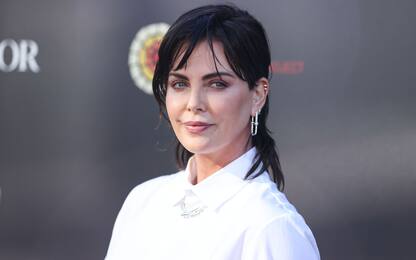 Vip in vacanza, Charlize Theron in Toscana con le figlie