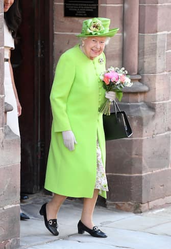 CHESTER, ENGLAND - JUNE 14:  Queen Elizabeth II departs Chester Town Hall, where she attended lunch with Meghan, Duchess of Sussex as guests of Chester City Council on June 14, 2018 in Chester, England. Meghan Markle married Prince Harry last month to become The Duchess of Sussex and this is her first engagement with the Queen. During the visit the pair opened a road bridge in Widnes and visited The Storyhouse in Chester.  (Photo by Karwai Tang/WireImage)