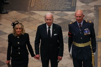 US President Joe Biden (C) and First Lady Jill Biden arrive for the State Funeral of Britain's Queen Elizabeth II at Westminster Abbey in central London on September 19, 2022. - Leaders from around the world will attend the state funeral of Queen Elizabeth II. The country's longest-serving monarch, who died aged 96 after 70 years on the throne, will be honoured with a state funeral on Monday morning at Westminster Abbey. (Photo by Jack HILL / POOL / AFP) (Photo by JACK HILL/POOL/AFP via Getty Images)