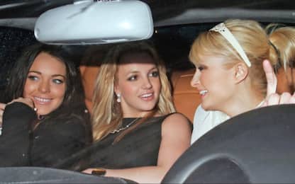 Paris Hilton ricrea le celebri foto con Britney Spears e Lindsay Lohan
