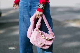 PARIS, FRANCE - OCTOBER 04: A guest poses with a Chanel pink furry bag after the Chanel show during Paris Fashion Week - Womenswear Spring/Summer 2023 on October 04, 2022 in Paris, France. (Photo by Vanni Bassetti/Getty Images)