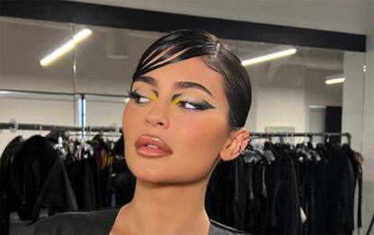Kylie Jenner lancia la collezione make-up dedicata a Batman