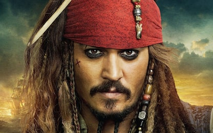Johnny Depp si è vestito da Jack Sparrow per incontrare i fan VIDEO