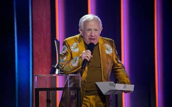 Leslie Jordan presents the award for Duo of the Year to dan and Shay during the 56th ACM awards in Nashville on Sunday, April 18, 2021. (Photo by Andrew Nelles / Tennessean.com/USA Today Network/Sipa USA)