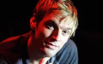 epa10289064 (FILE) - US pop singer Aaron Carter poses for pictures during an interview at K17 prior to a concert in Berlin, Germany, 21 January 2015 (re-issued 05 November 2022). US artist and former child star Aaron Carter,  was found dead 05 November at his home in Southern California, aged 34, according to Carter's representative.  EPA/BRITTA PEDERSEN *** Local Caption *** 51751503