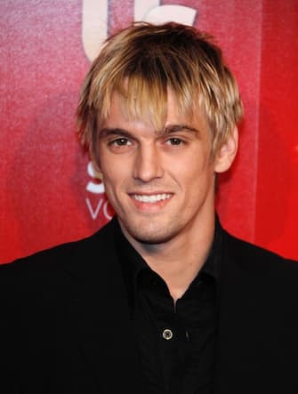 epa10289066 (FILE)- US actor Aaron Carter arrives at the US Weekly Fall Hot Hollywood party held at the Voyeur Club in West Hollywood, Los Angeles, California, USA, 18 November 2009 (re-issued 05 November 2022).  US artist and former child star Aaron Carter,  was found dead 05 November at his home in Southern California, aged 34, according to Carter's representative.  EPA/NINA PROMMER *** Local Caption *** 01938668