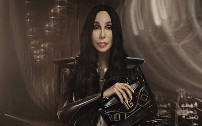 Cher, a 76 anni è il volto (e il corpo) di Balmain